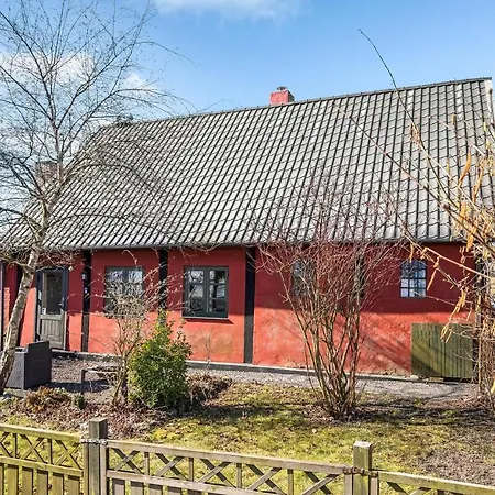 2 Bedroom Awesome In Holiday home *